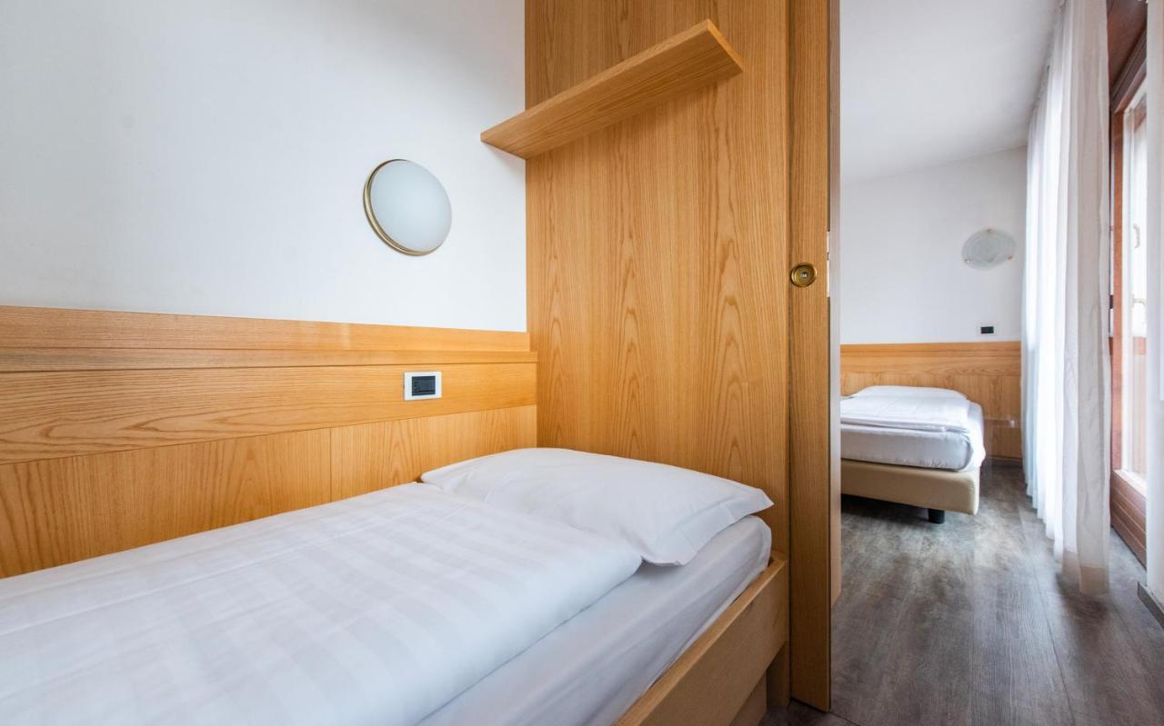 One-Bedroom Apartment,989789257:JPEG